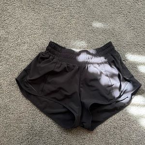 Lululemon black hotty hot shorts 2.5 inch size 2